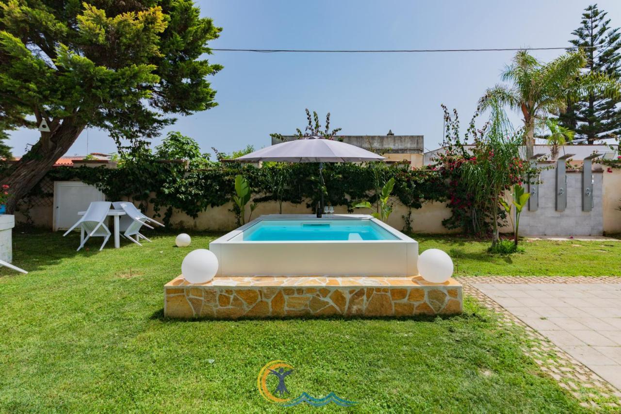 Villa Leonardo San Foca - Room, Pool & Restaurant Экстерьер фото