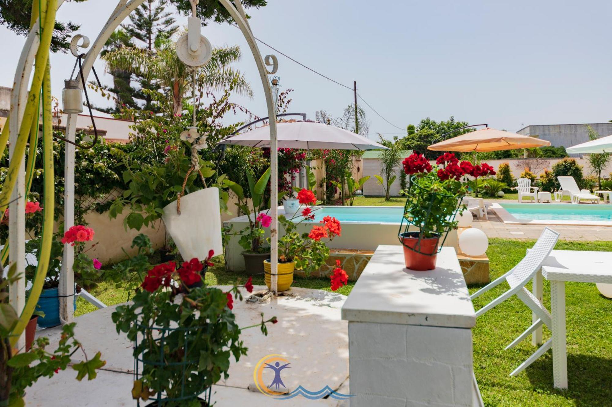 Villa Leonardo San Foca - Room, Pool & Restaurant Экстерьер фото