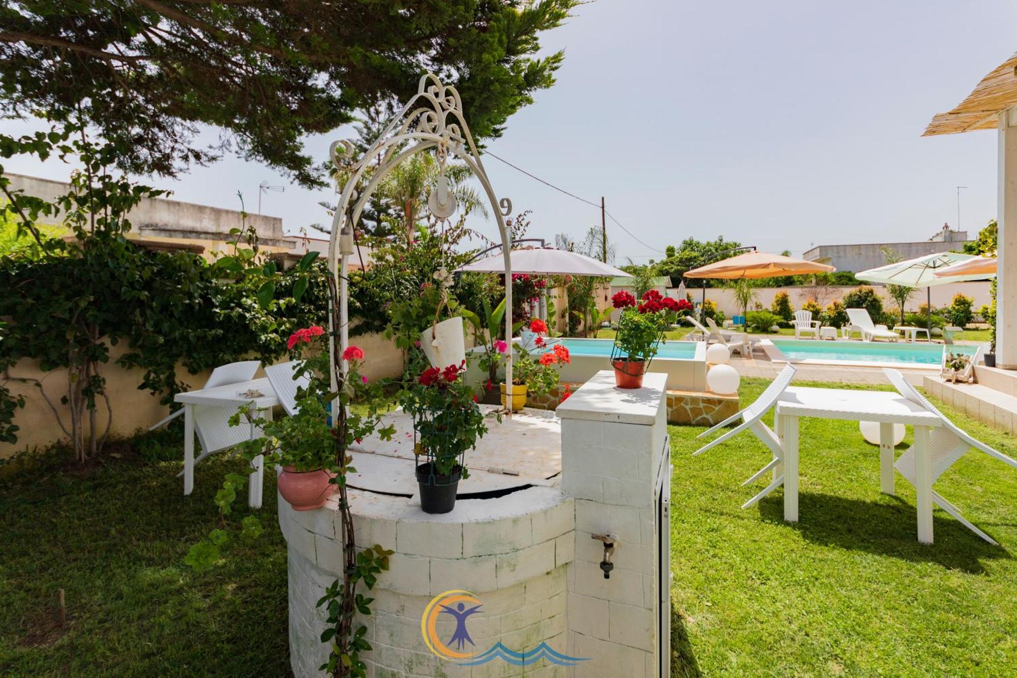 Villa Leonardo San Foca - Room, Pool & Restaurant Экстерьер фото