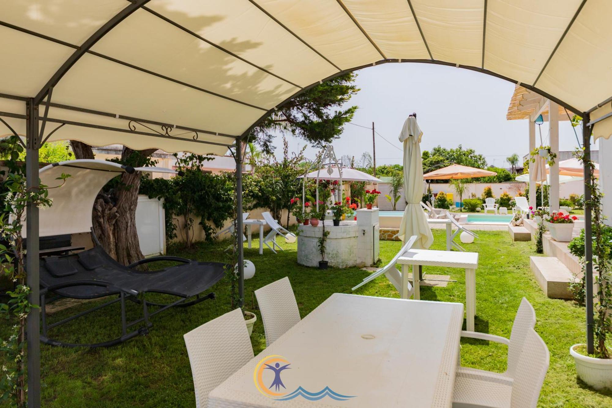 Villa Leonardo San Foca - Room, Pool & Restaurant Экстерьер фото