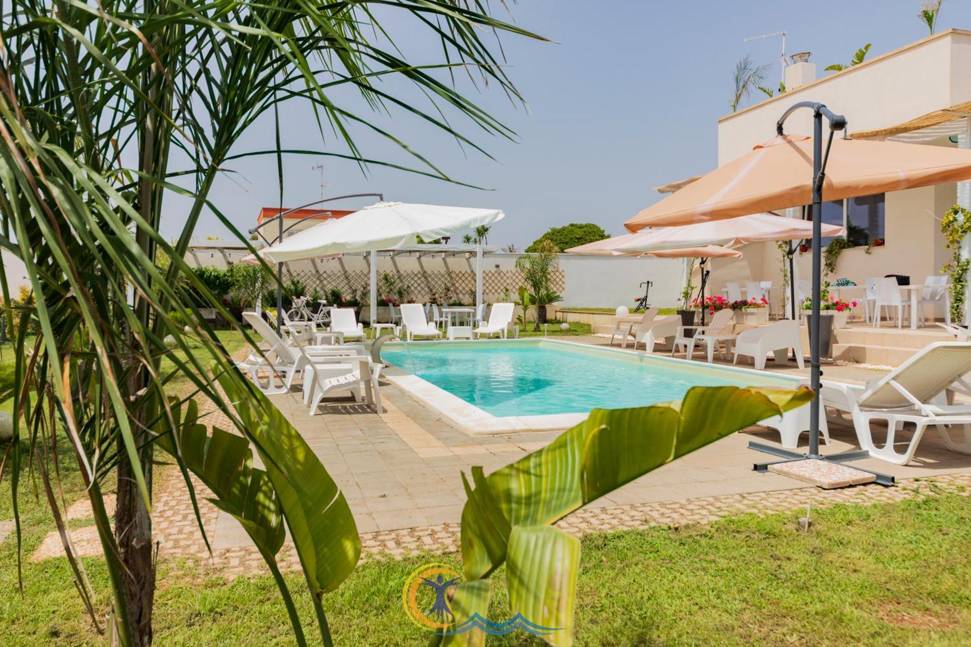 Villa Leonardo San Foca - Room, Pool & Restaurant Экстерьер фото