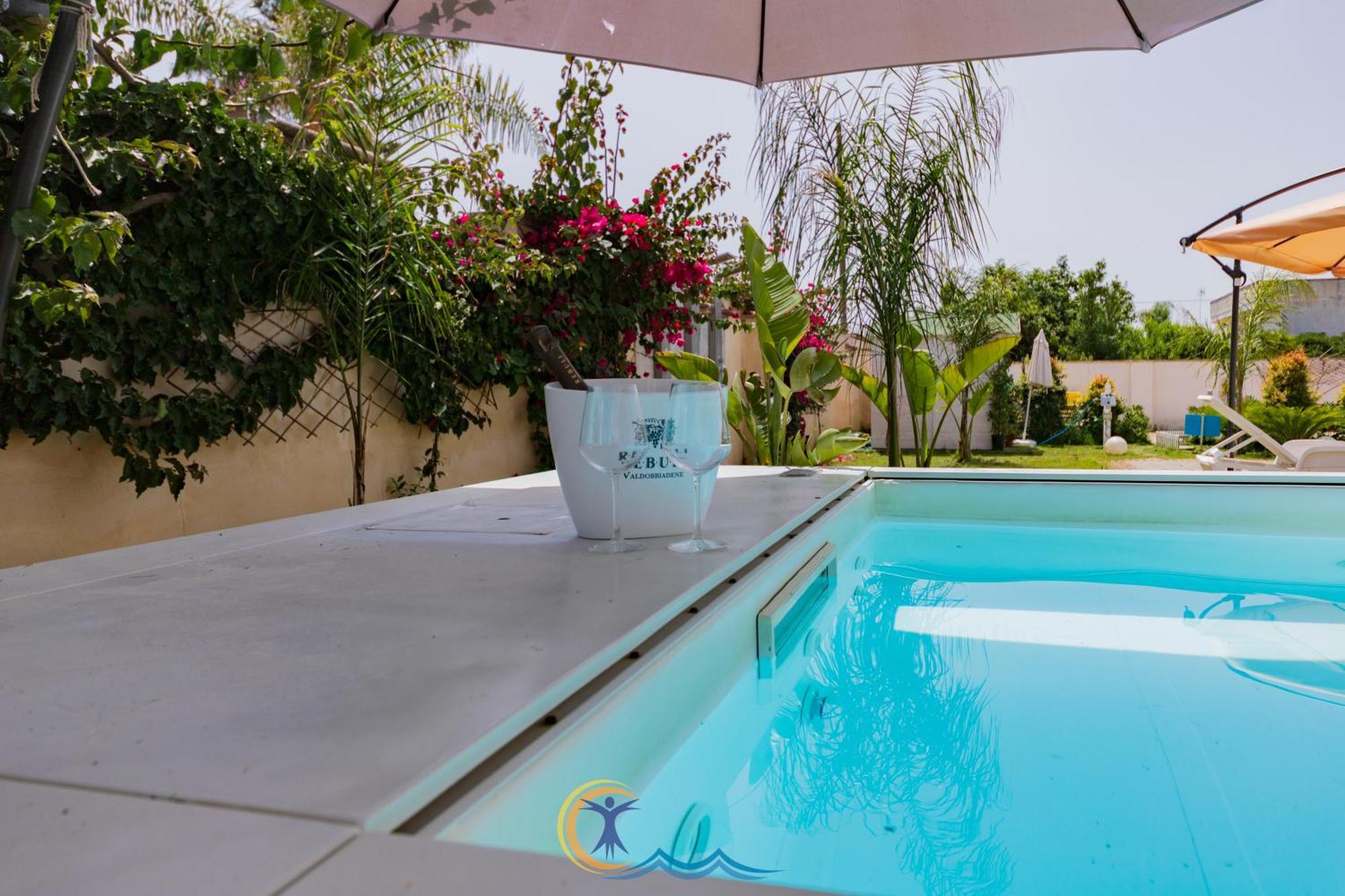 Villa Leonardo San Foca - Room, Pool & Restaurant Экстерьер фото