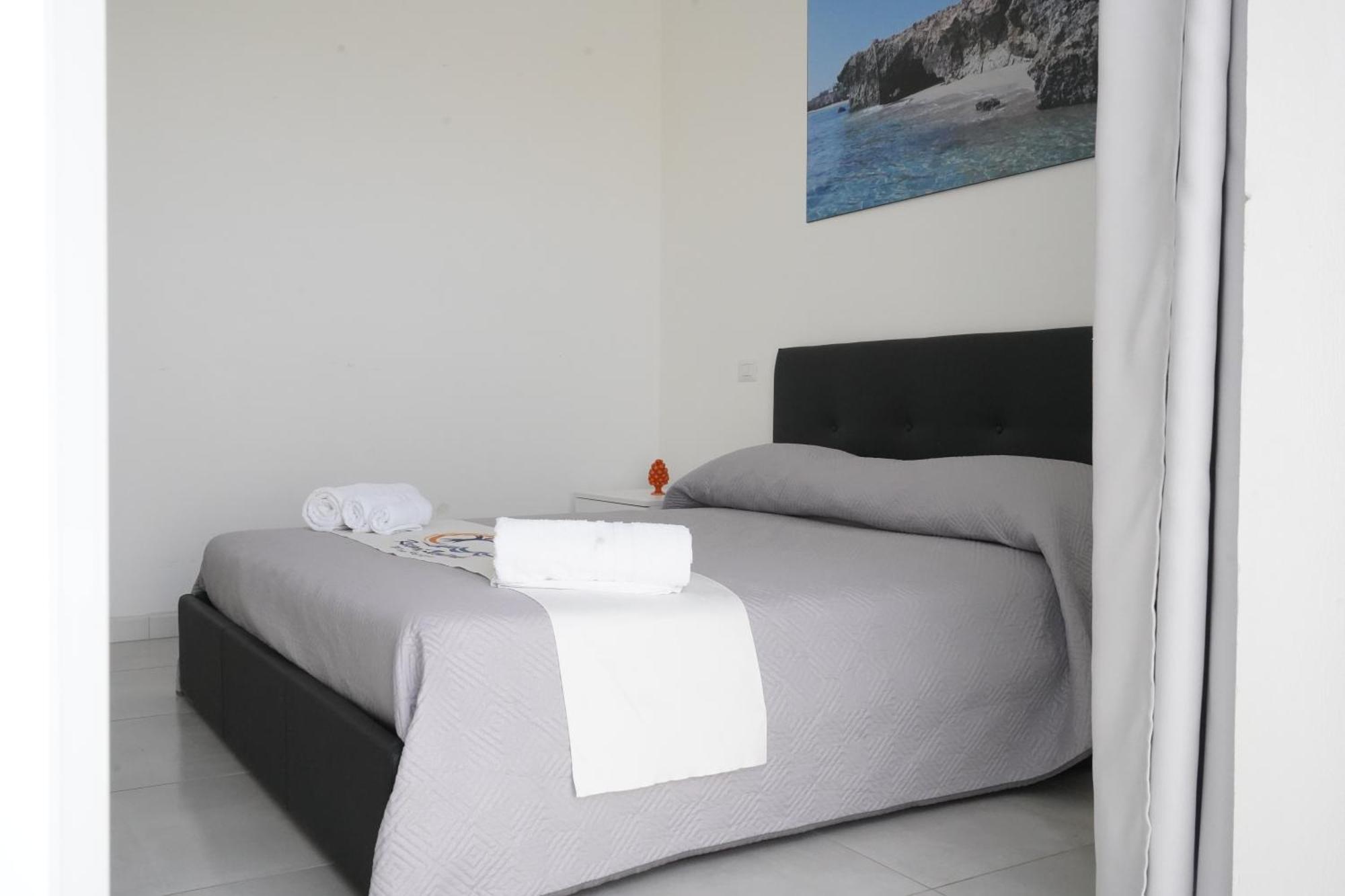 Villa Leonardo San Foca - Room, Pool & Restaurant Экстерьер фото