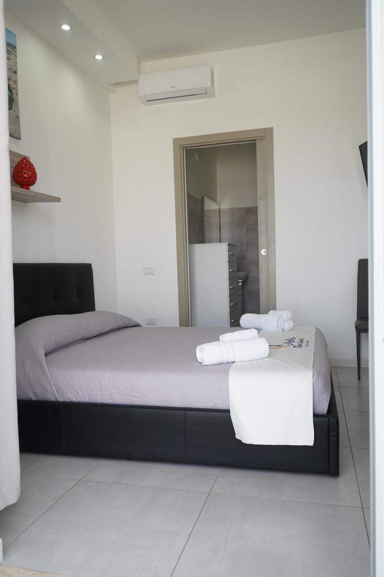 Villa Leonardo San Foca - Room, Pool & Restaurant Экстерьер фото